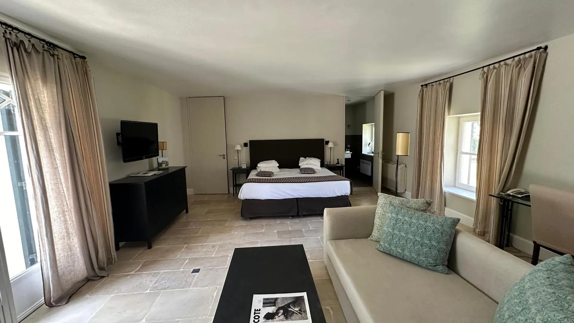 Le Mas De Peint - Hotel Et Restaurant Arles