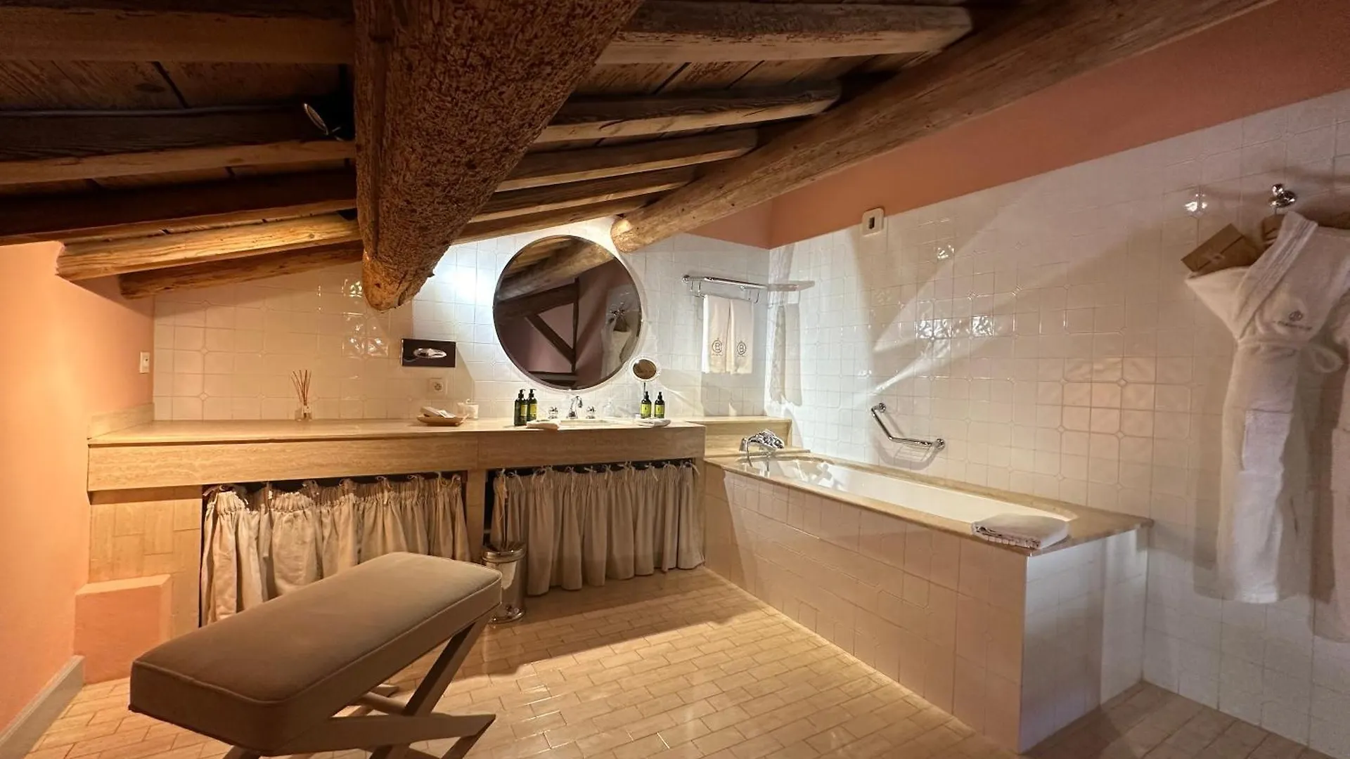 Le Mas De Peint - Hotel Et Restaurant Arles