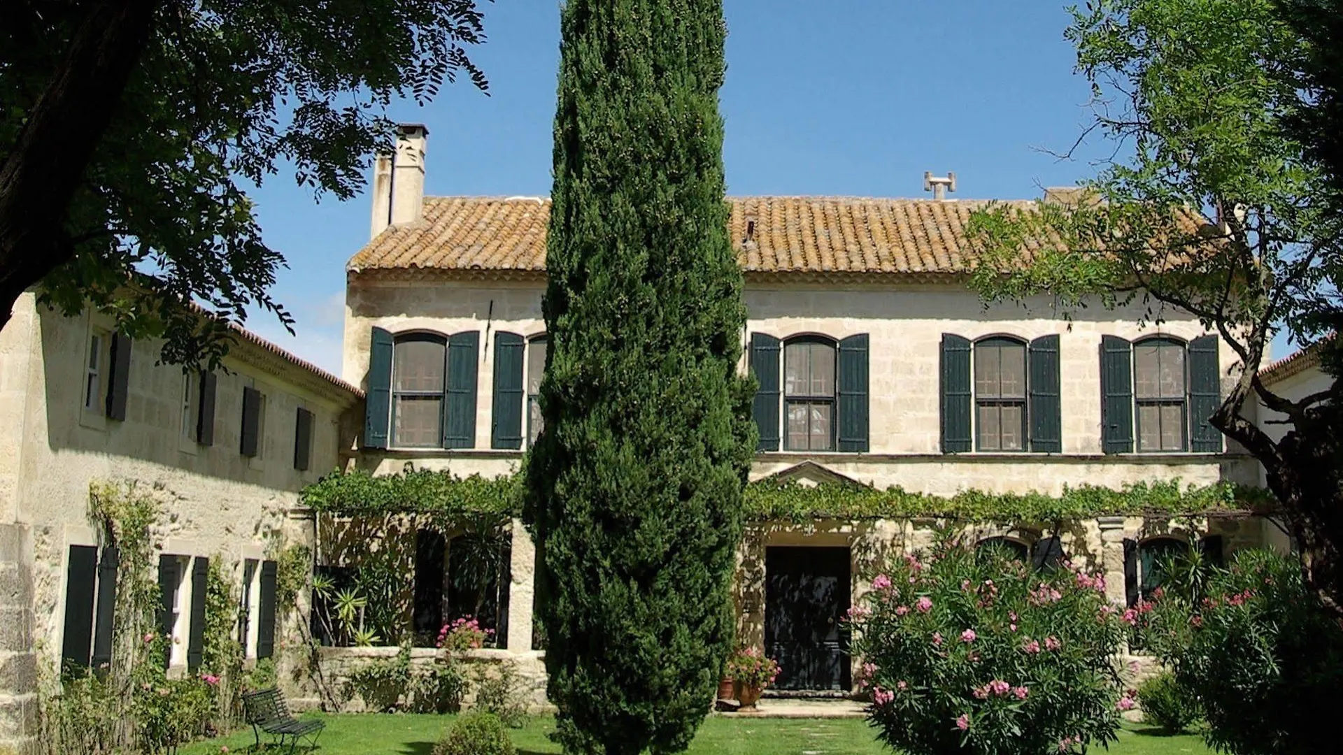 Le Mas De Peint - Hotel Et Restaurant Arles