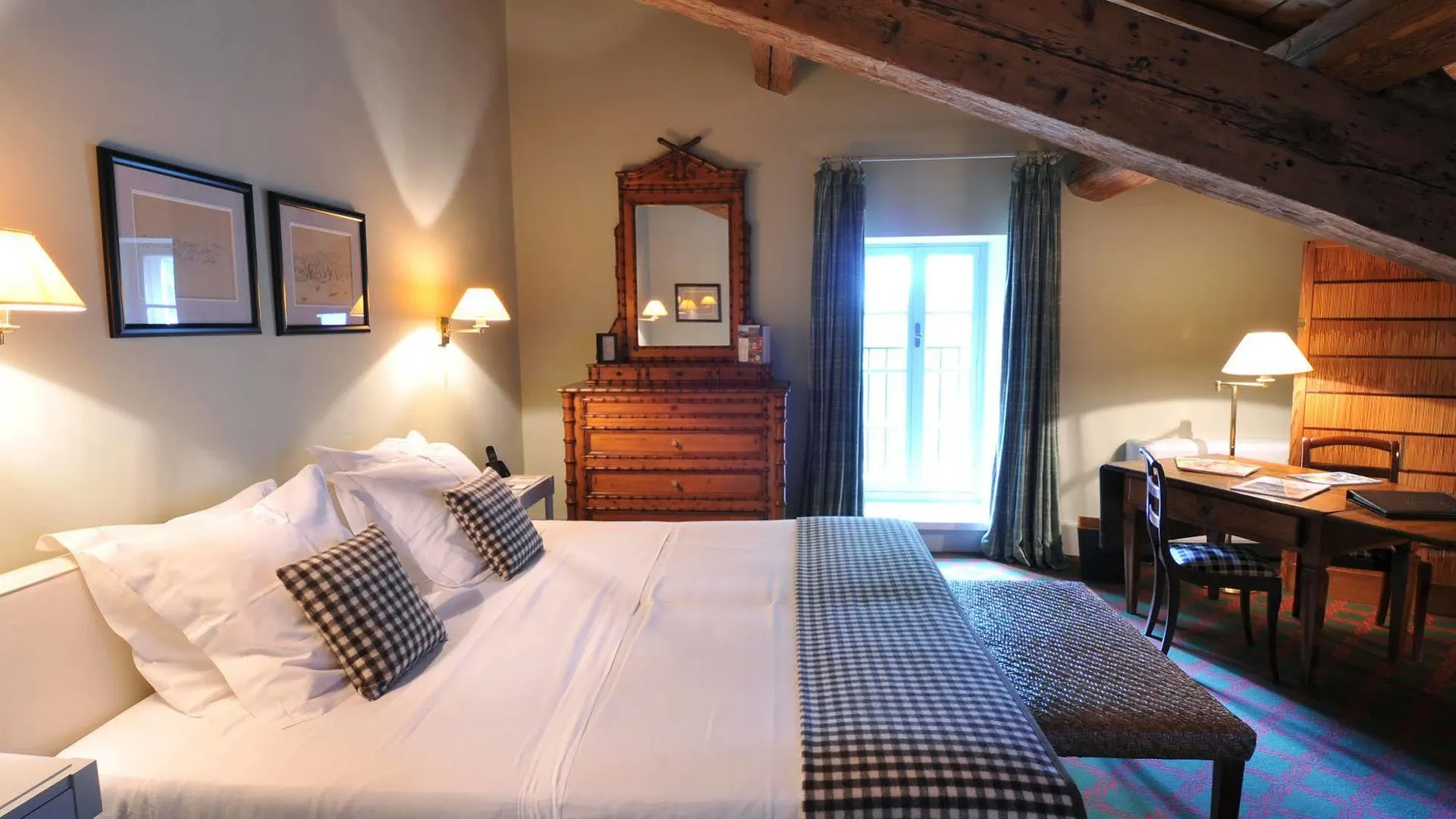 Le Mas De Peint - Hotel Et Restaurant Arles 5*,