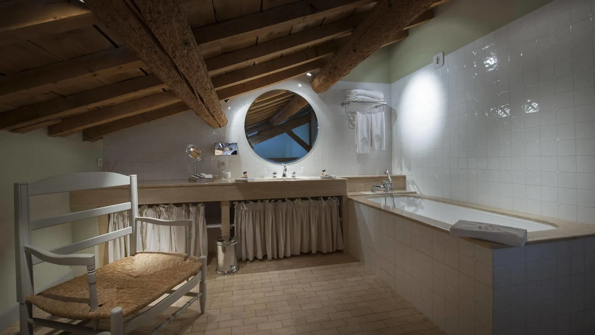 Le Mas De Peint - Hotel Et Restaurant Arles