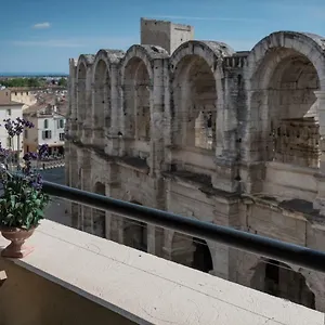 Apartment Avec Balcon Donnant Sur Les Arenes D'arles