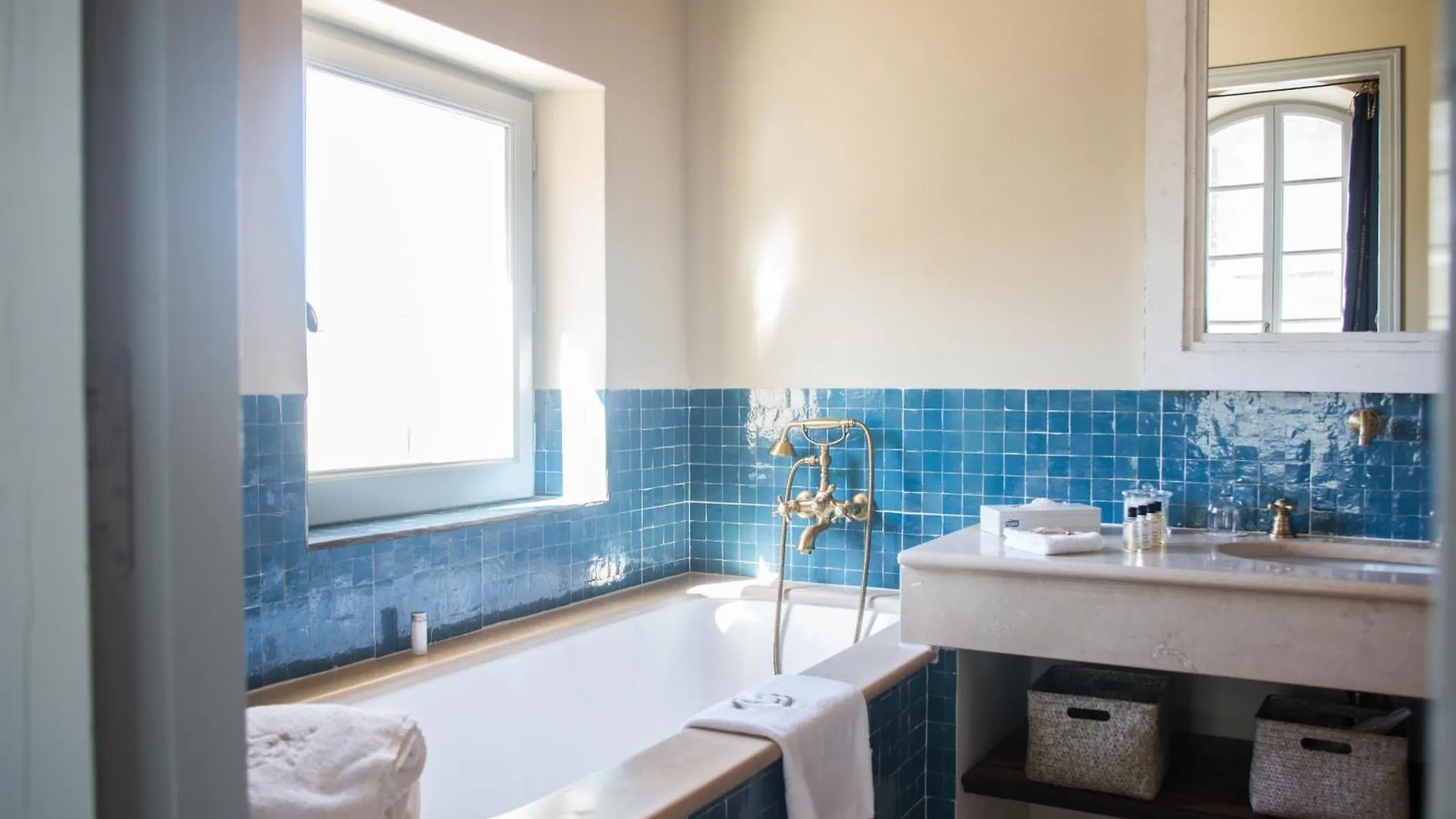 Le Mas De Peint - Hotel Et Restaurant Arles 5*,  France