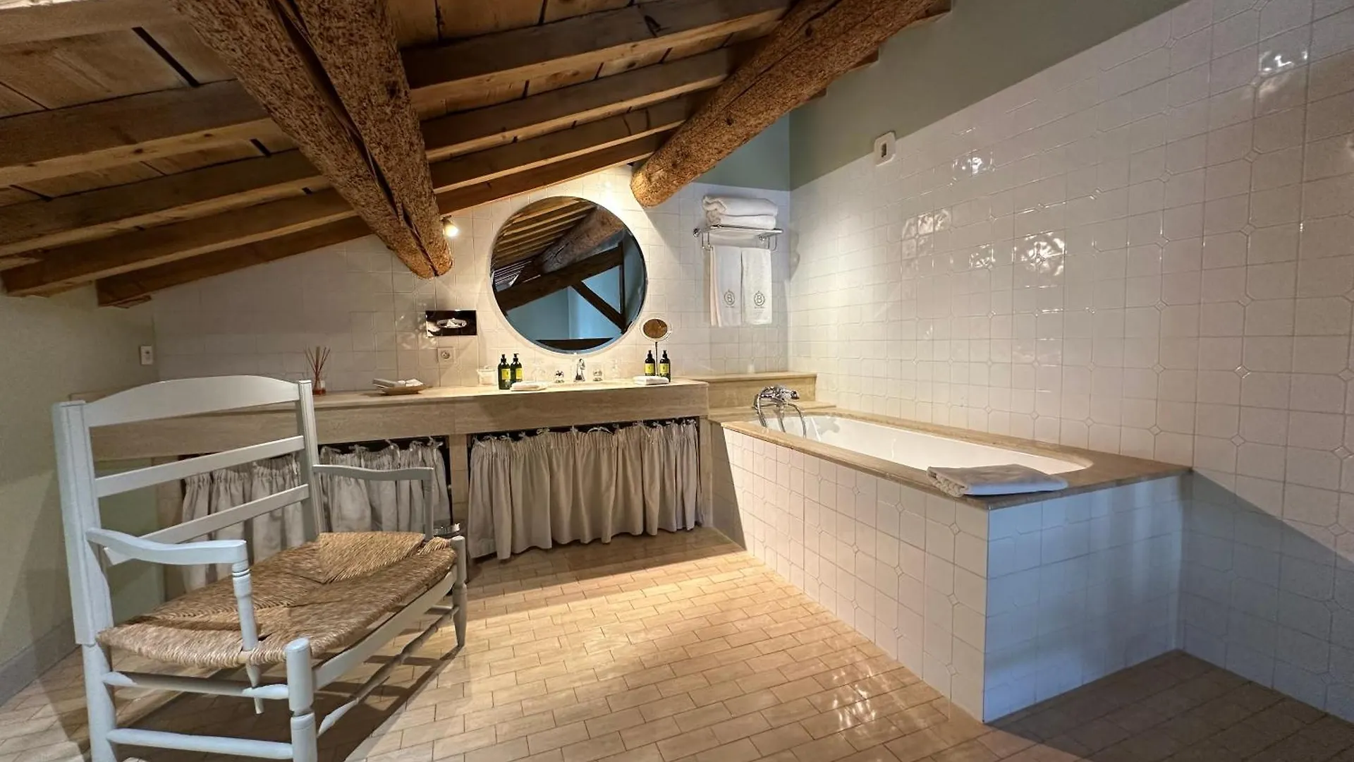 Le Mas De Peint - Hotel Et Restaurant Arles