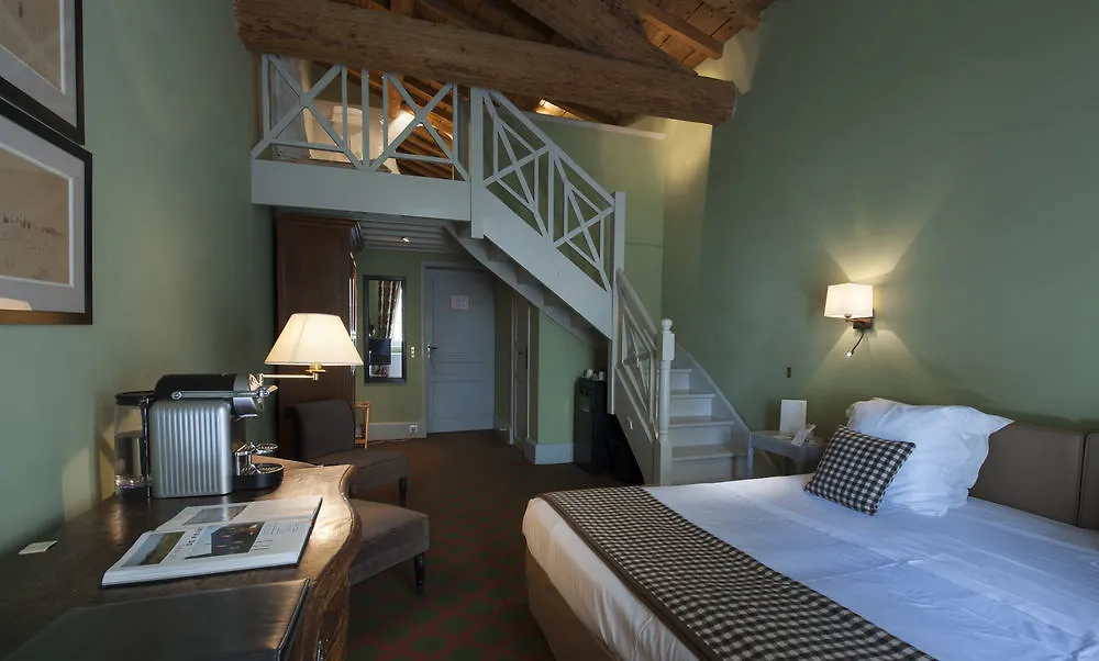 Le Mas De Peint - Hotel Et Restaurant Arles 5*,