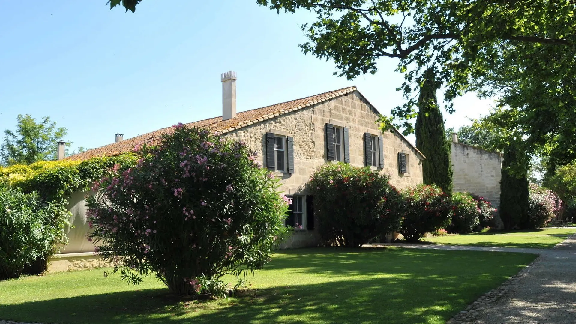 Le Mas De Peint - Hotel Et Restaurant Arles