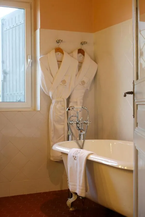 Le Mas De Peint - Hotel Et Restaurant Arles 5*,